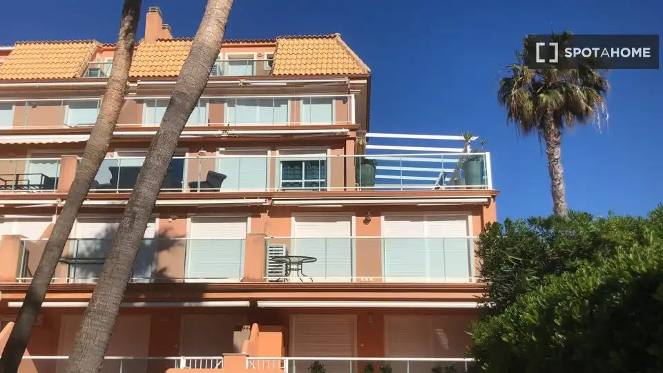 Vista exterior de Apartament per a compartir en Dénia amb Aire condicionat, Calefacció i Terrassa