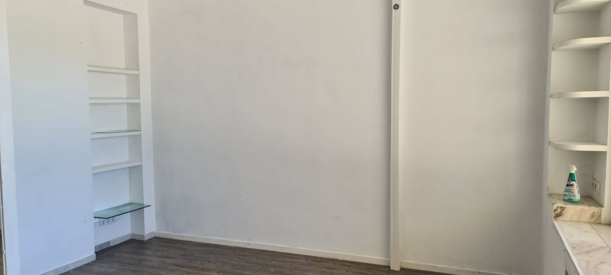 Premises for sale in  Sevilla Capital