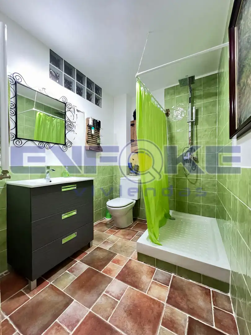 Badezimmer von Einfamilien-Reihenhaus zum Verkauf in Moratilla de los Meleros mit Heizung, Parkett und Möbliert
