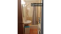 Bathroom of Flat to rent in  Barcelona Capital  with Air Conditioner, Heating and Furnished