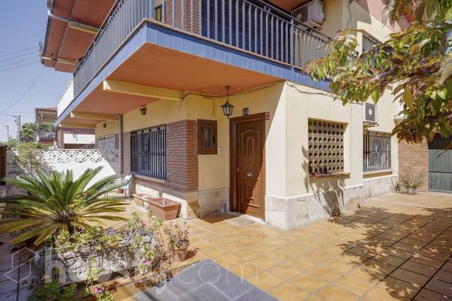 Casa-chalet en Venta en Calle Narcis monturiol, . en Banyeres