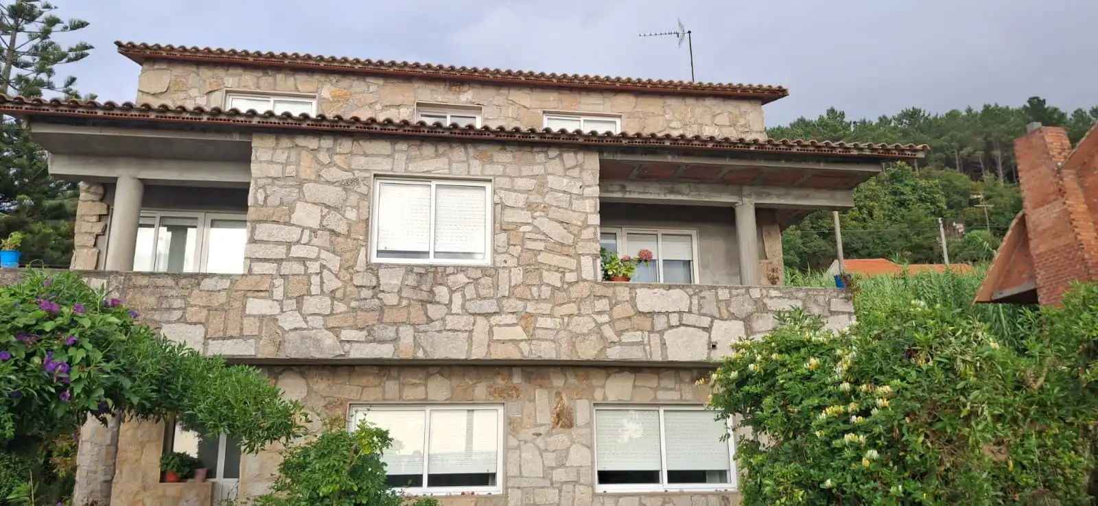 Außenansicht von Haus oder Chalet zum Verkauf in Vigo  mit Privatgarten und Abstellraum
