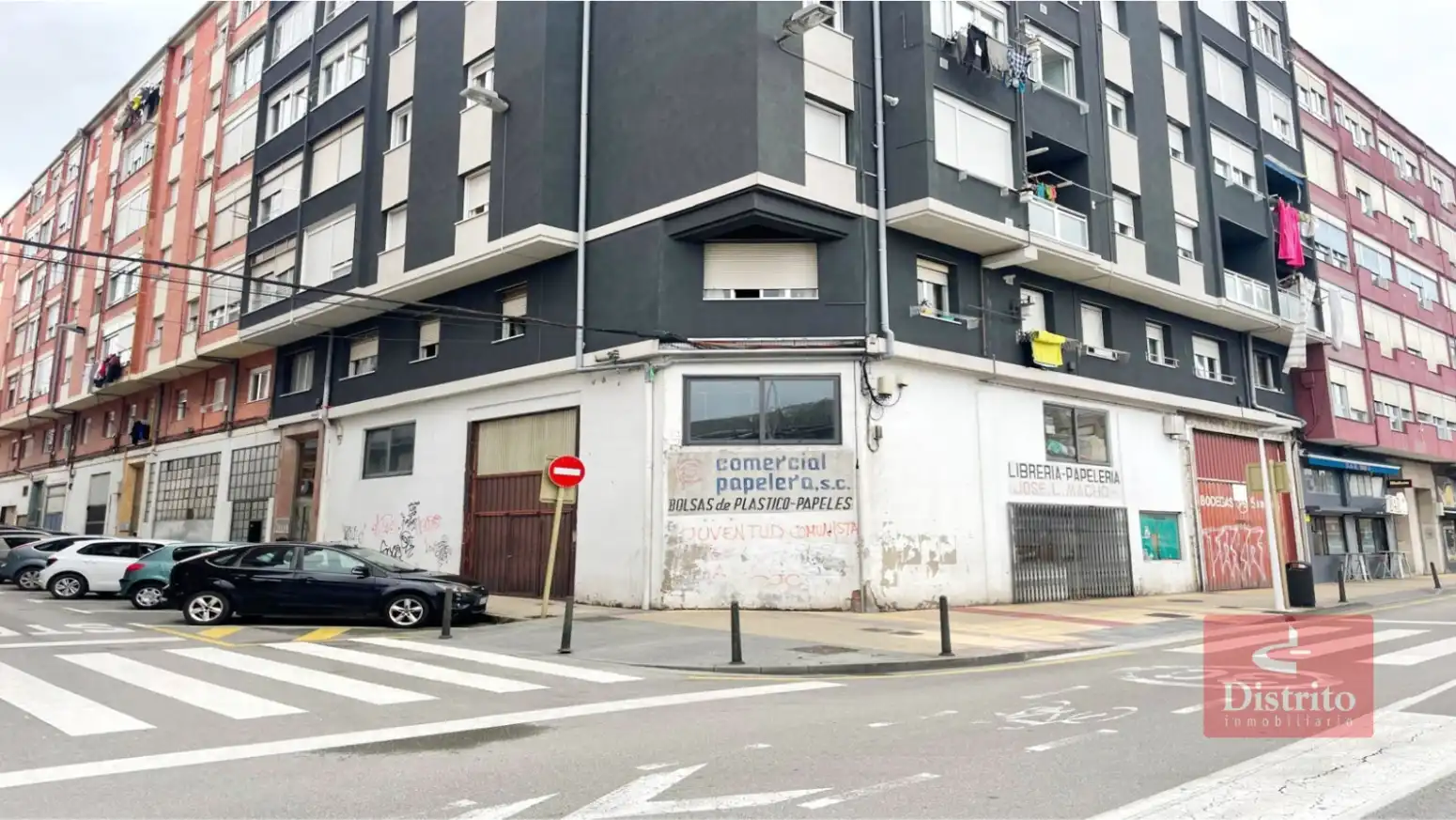 Local comercial en venda a Torrelavega - José Maria Pereda