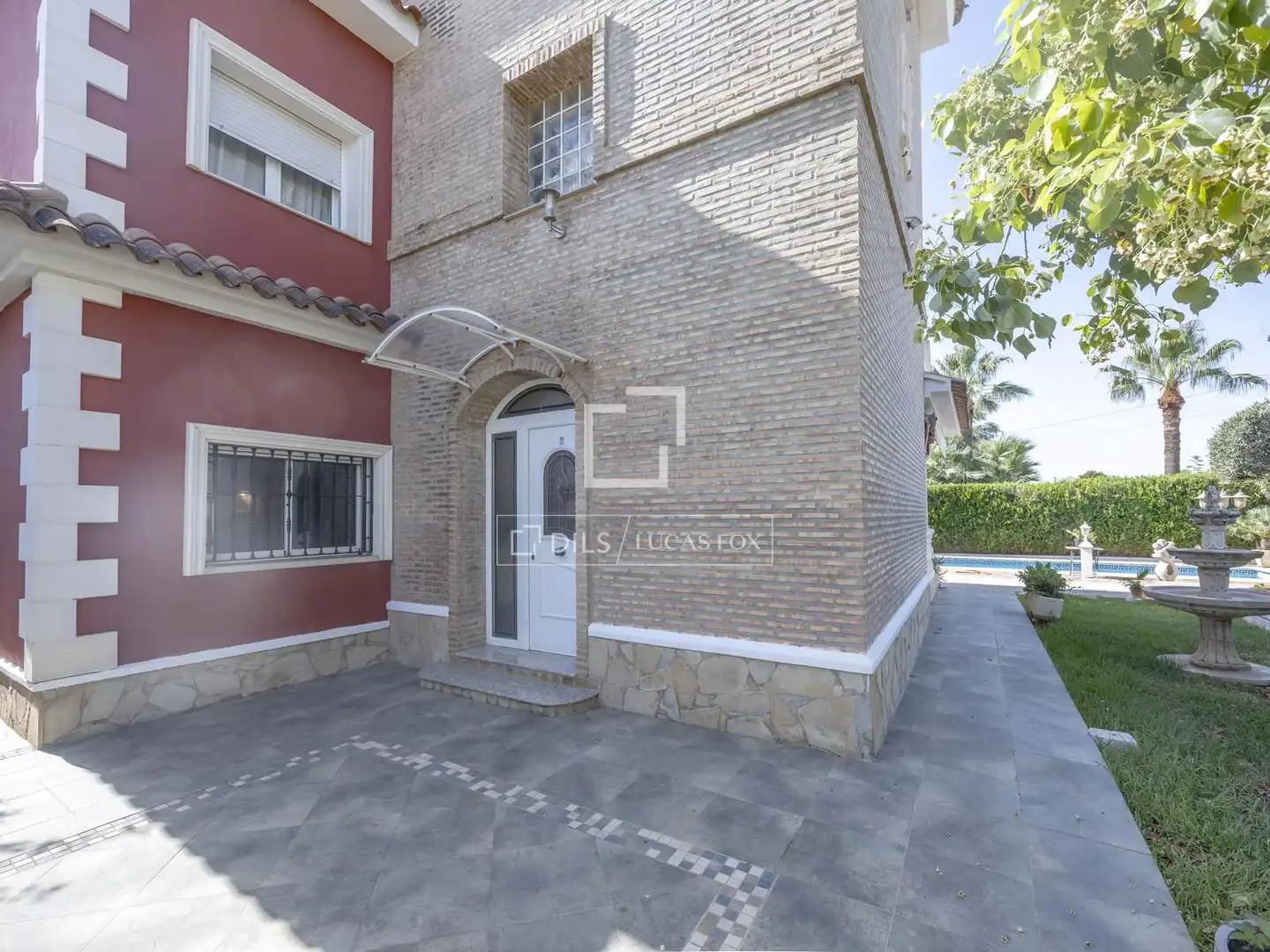 Exterior view of Houses for sale in La Pobla de Vallbona  with Air Conditioner, Heating and Private garden