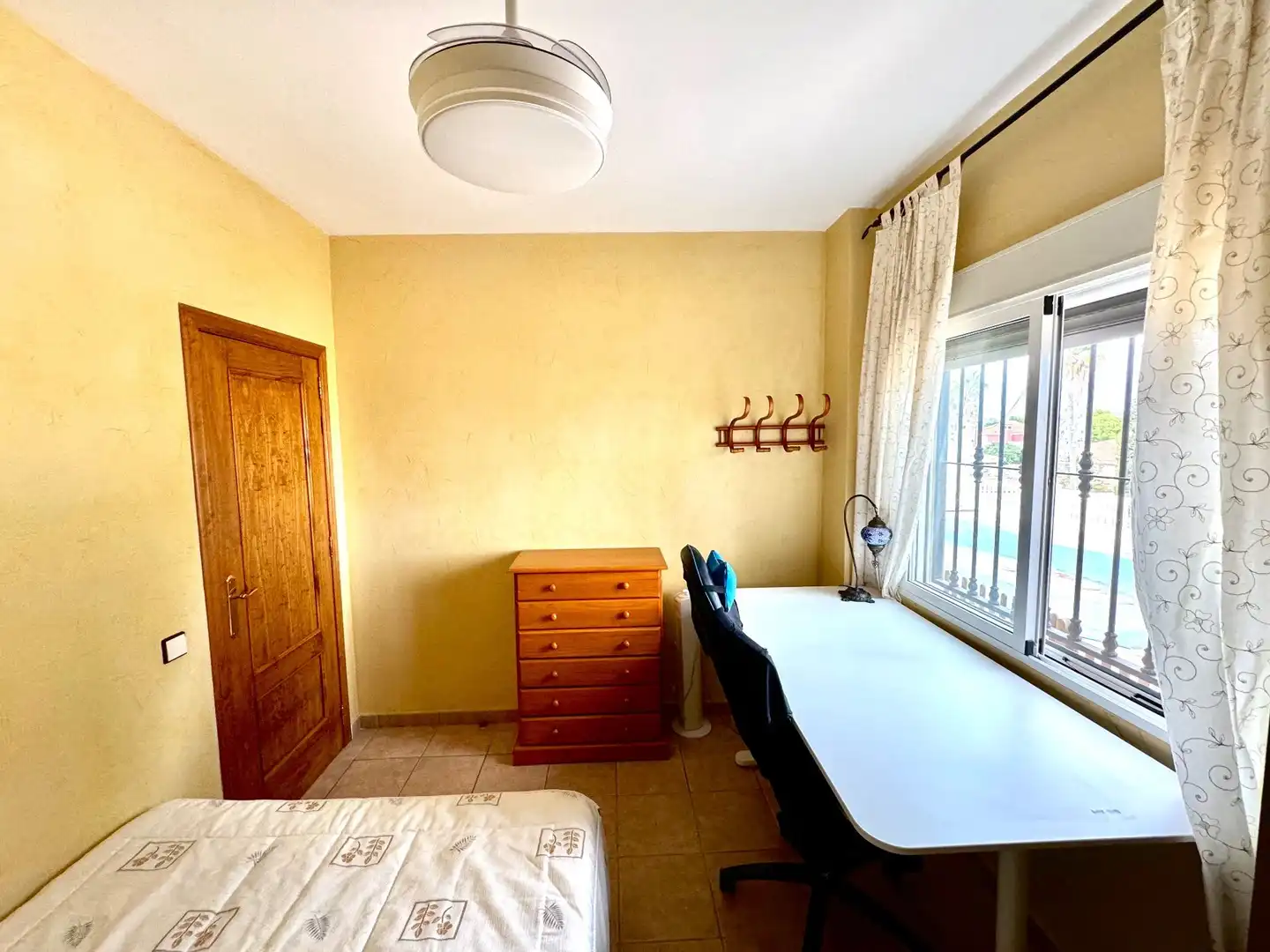 Habitación de Casa o chalet de alquiler en Jacarilla con Jardín privado, Terraza y Trastero