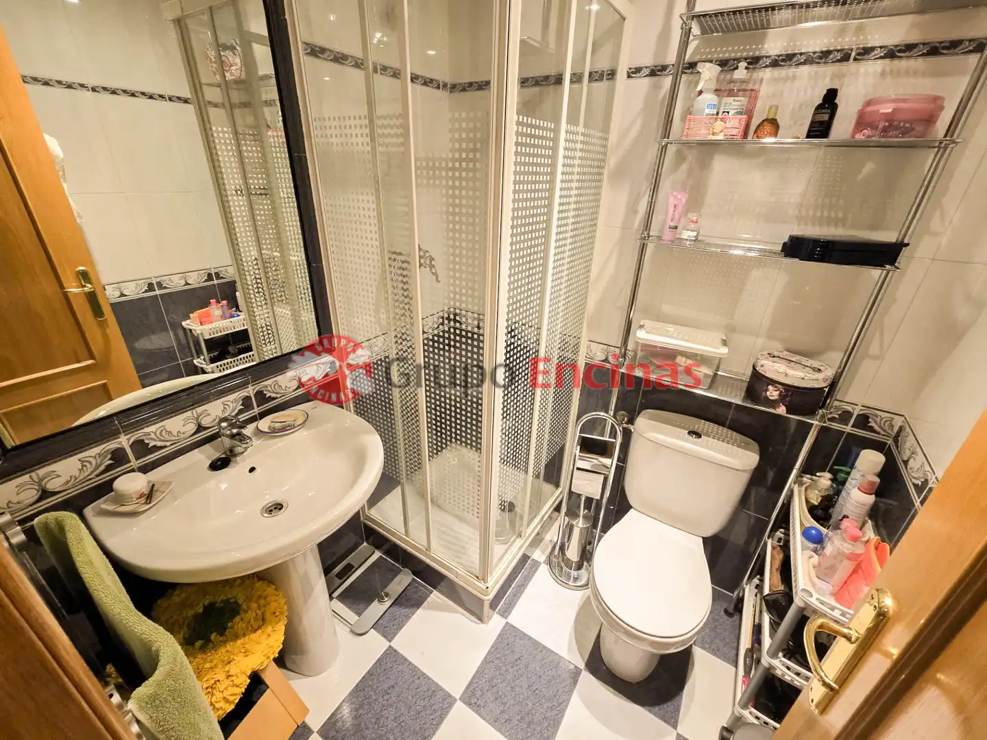 Baño de Ático en venta en Parla con Aire acondicionado, Calefacción y Jardín privado