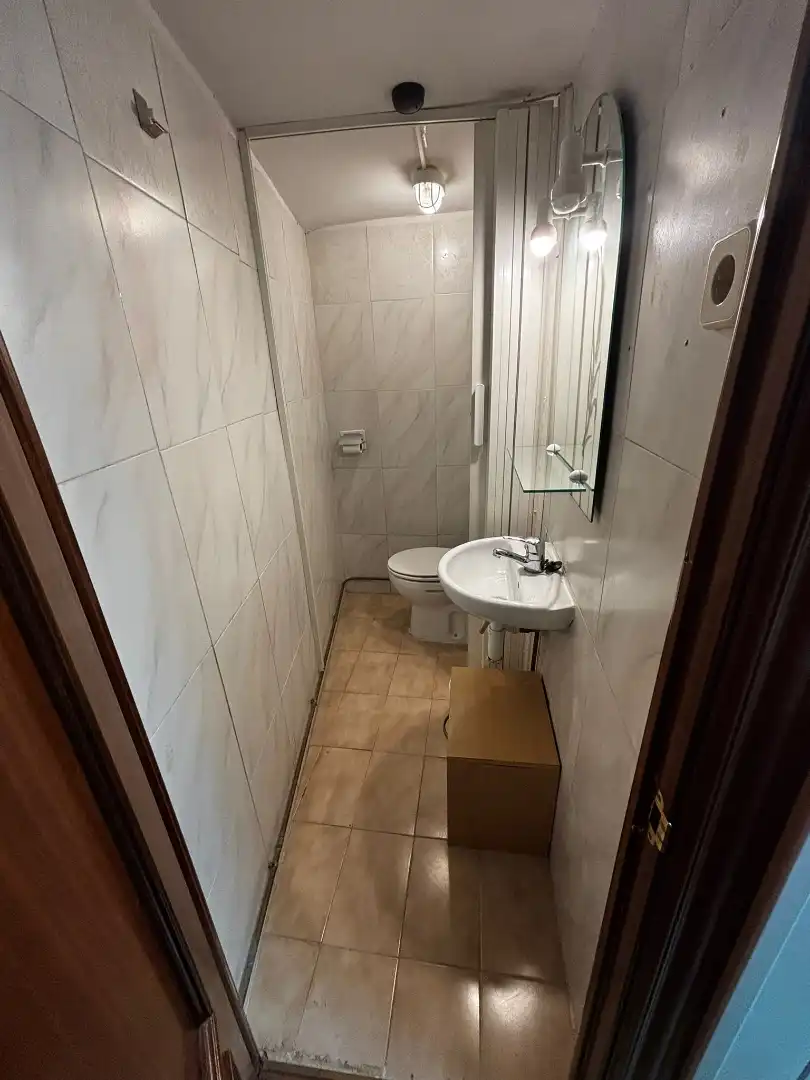 Bathroom of Commercial properties for rent in Villalbilla  with Air Conditioner and Furnished