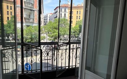 Exterior view of Flat for sale in  Madrid Capital  with Air Conditioner and Balcony