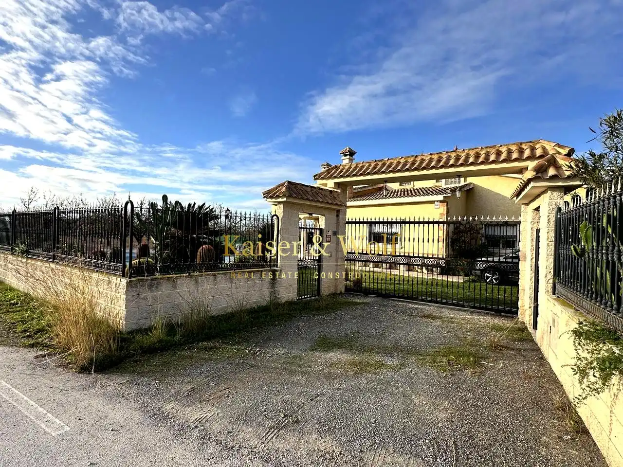 Vista exterior de Casa o xalet en venda en Elche / Elx amb Aire condicionat, Jardí privat i Piscina
