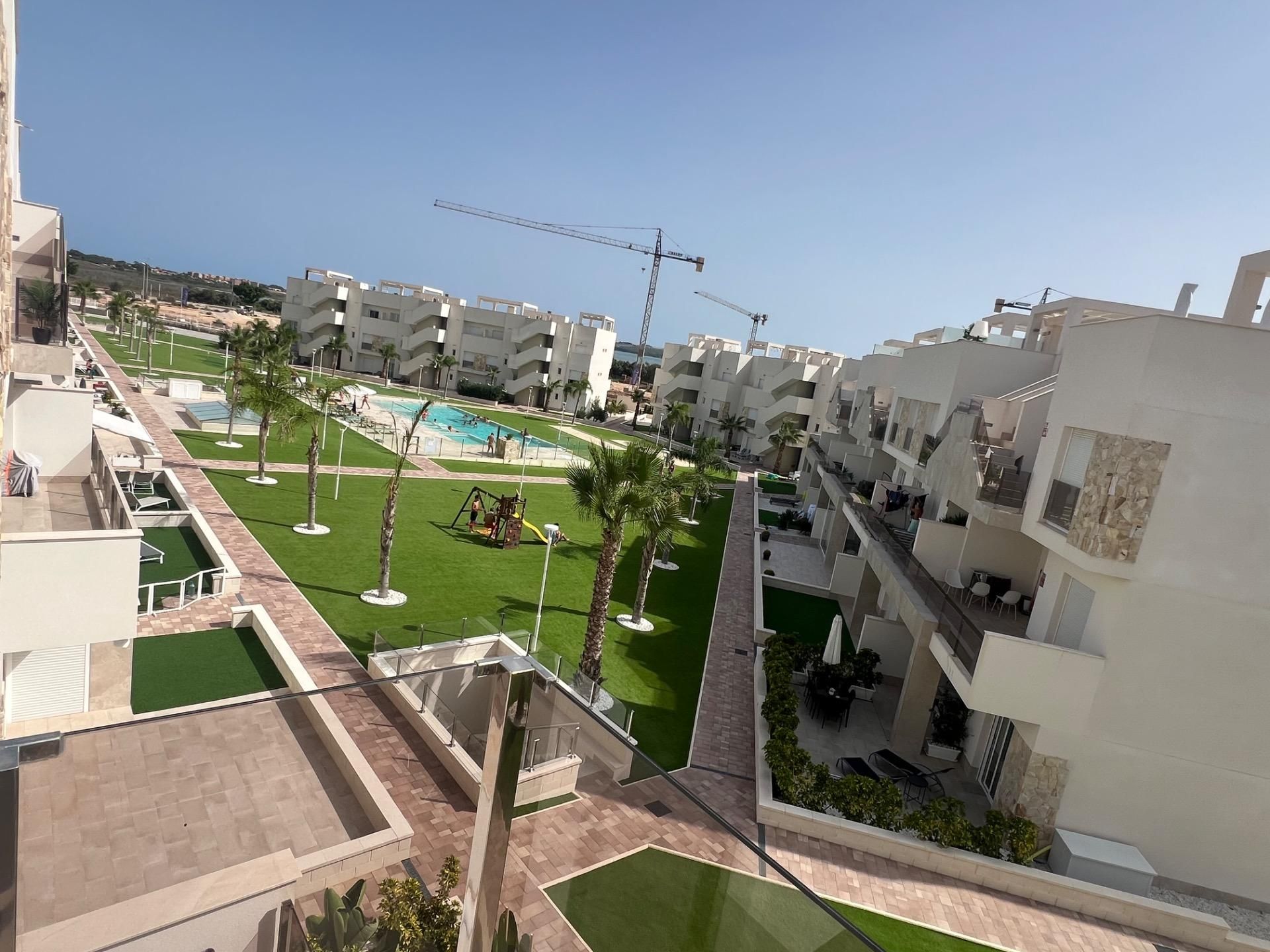 Vista exterior de Apartament en venda en Guardamar del Segura amb Aire condicionat, Terrassa i Balcó