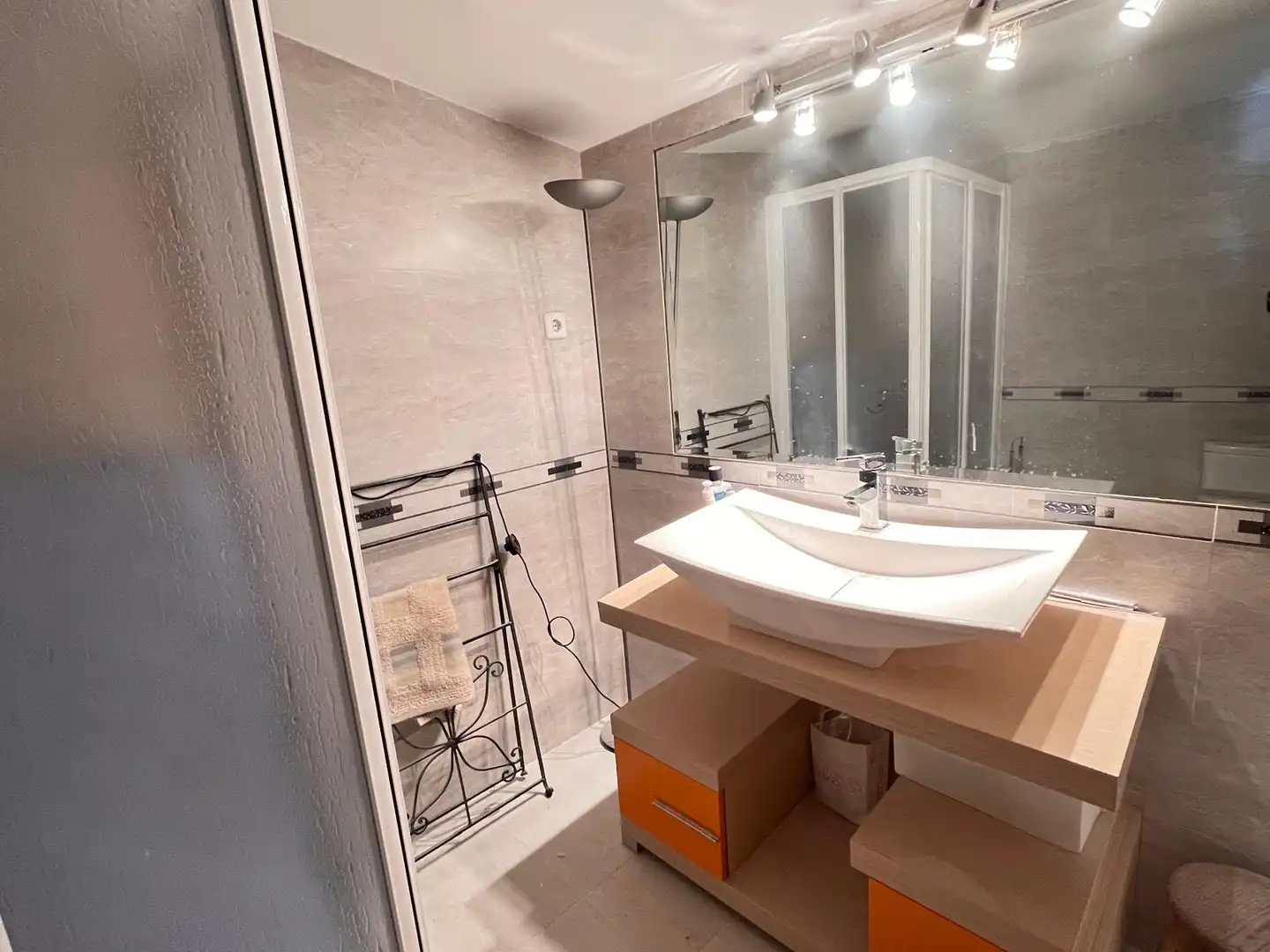 Badezimmer von Wohnung zum Verkauf in Los Navalmorales mit Klimaanlage und Heizung