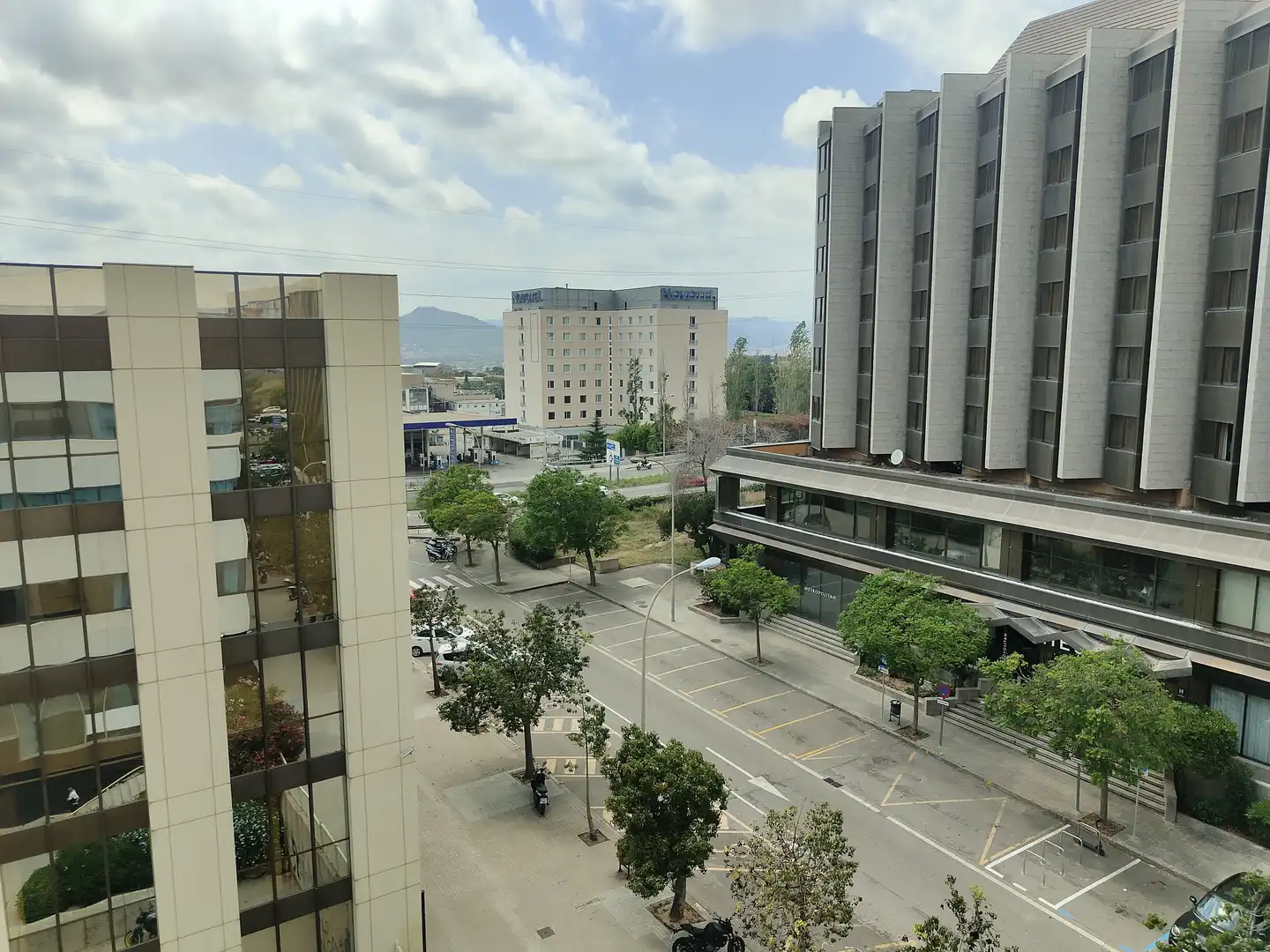 Exterior view of Office for rent in Sant Just Desvern  with Air Conditioner, Heating and Internet