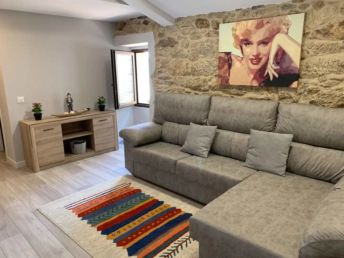 Sala d'estar de Finca rústica en venda en Muros amb Calefacció i Moblat