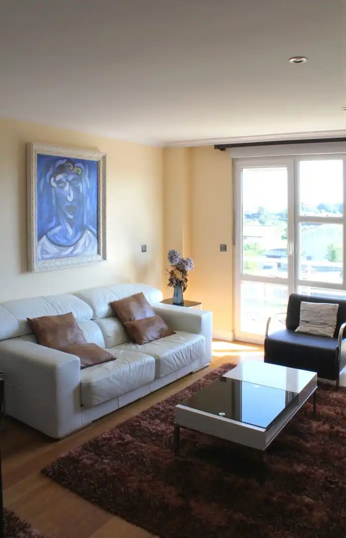 Sala de estar de Piso en venta en Santa Cruz de Bezana con Calefacción, Terraza y Trastero
