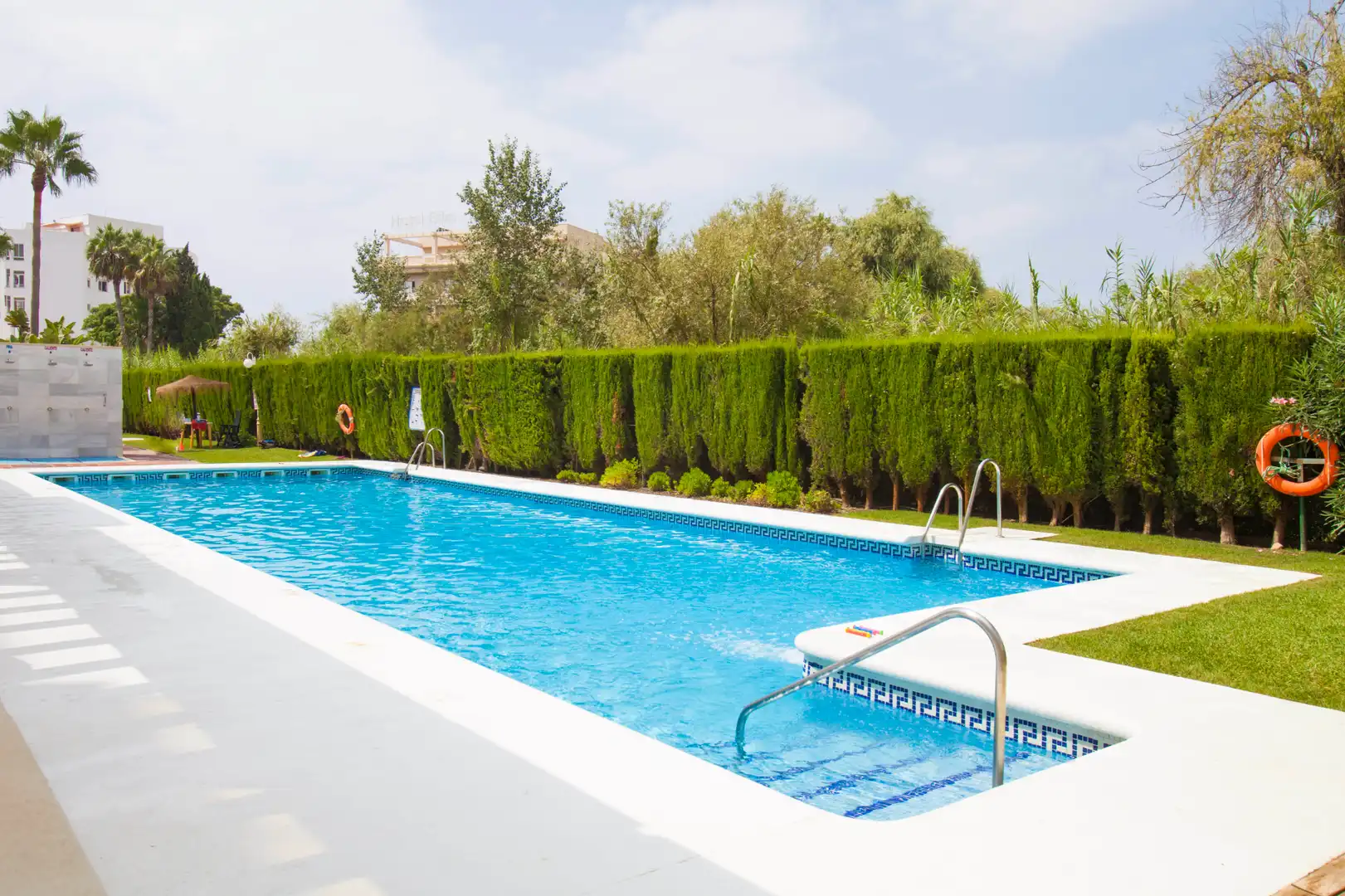 Piscina de Ático en venta en Motril con Jardín privado, Terraza y Balcón