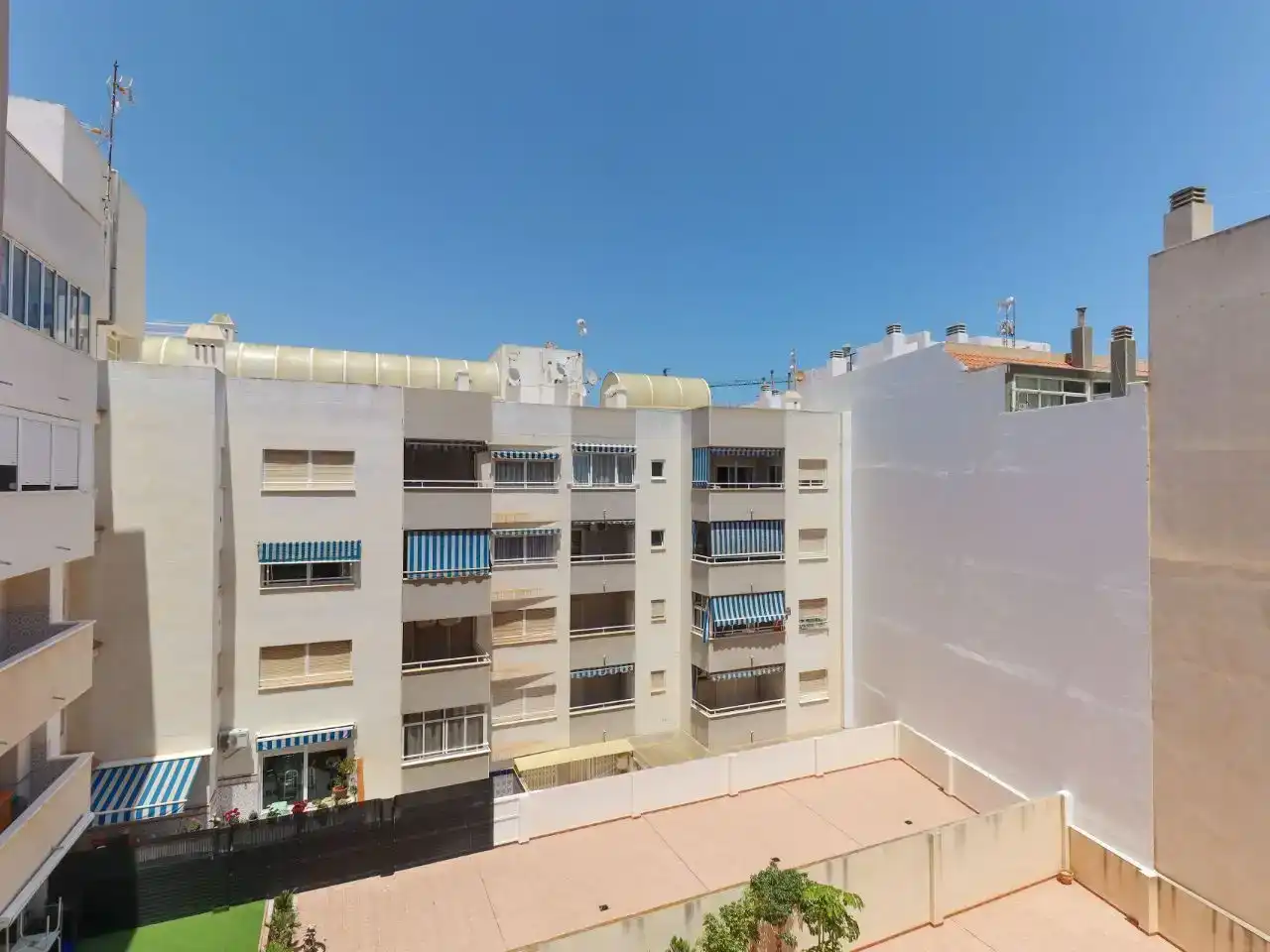 Vista exterior de Àtic en venda en Torrevieja amb Aire condicionat