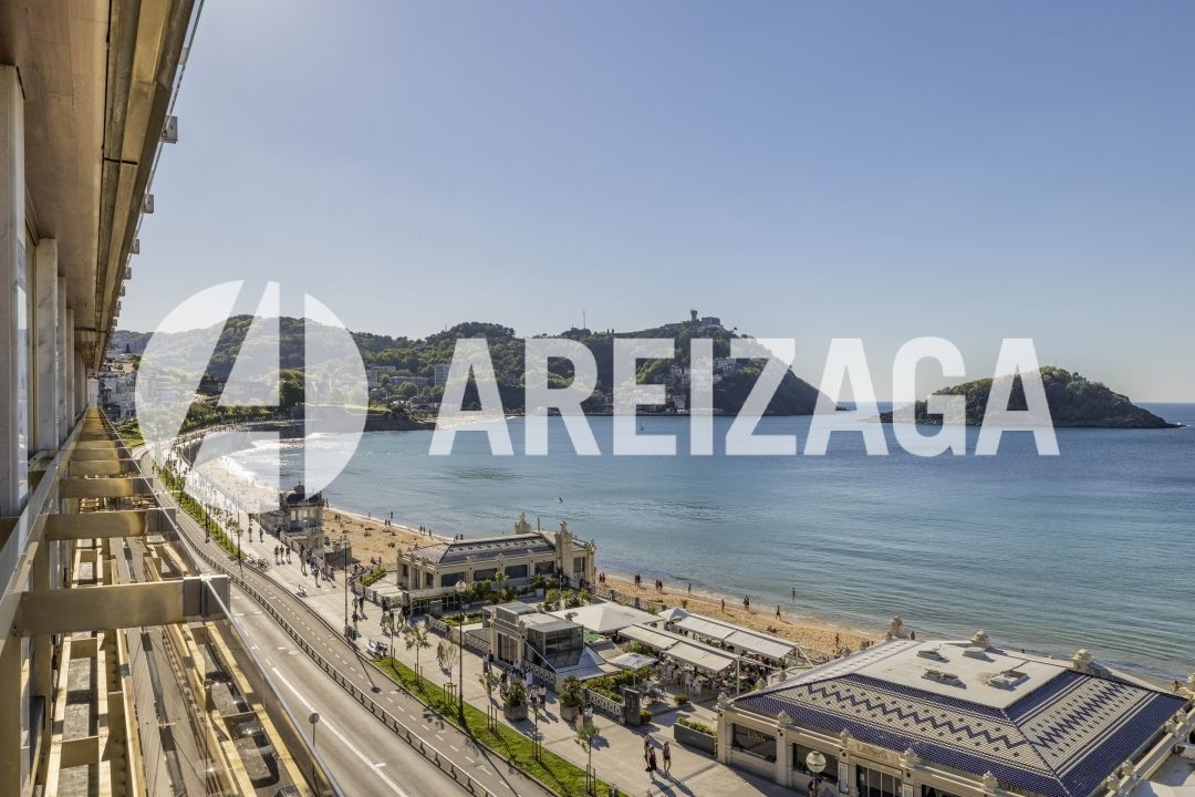 Exterior view of Flat for sale in Donostia - San Sebastián   with Heating, Terrace and Storage room