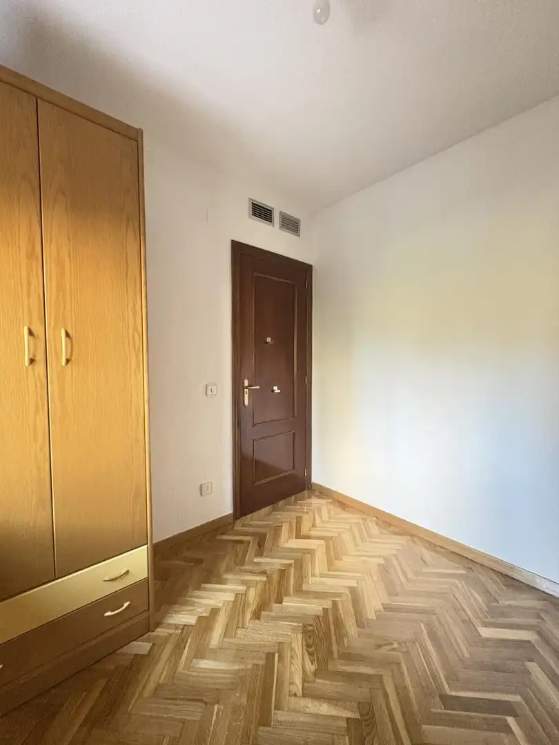 Schlafzimmer von Wohnung zur Miete in Madrid mit Klimaanlage, Heizung und Parkett