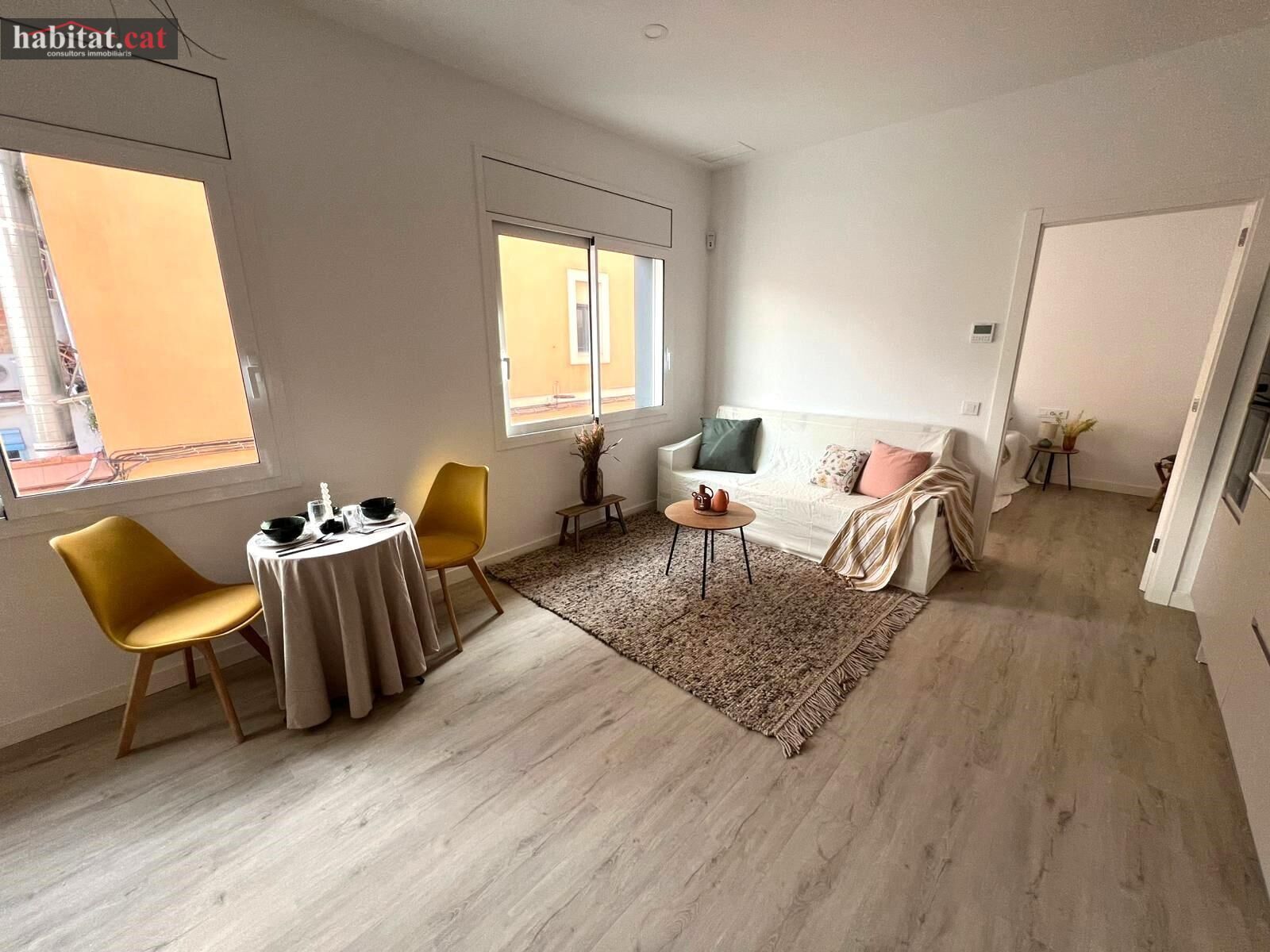 Living room of Flat for sale in Vilanova i la Geltrú  with Parquet flooring