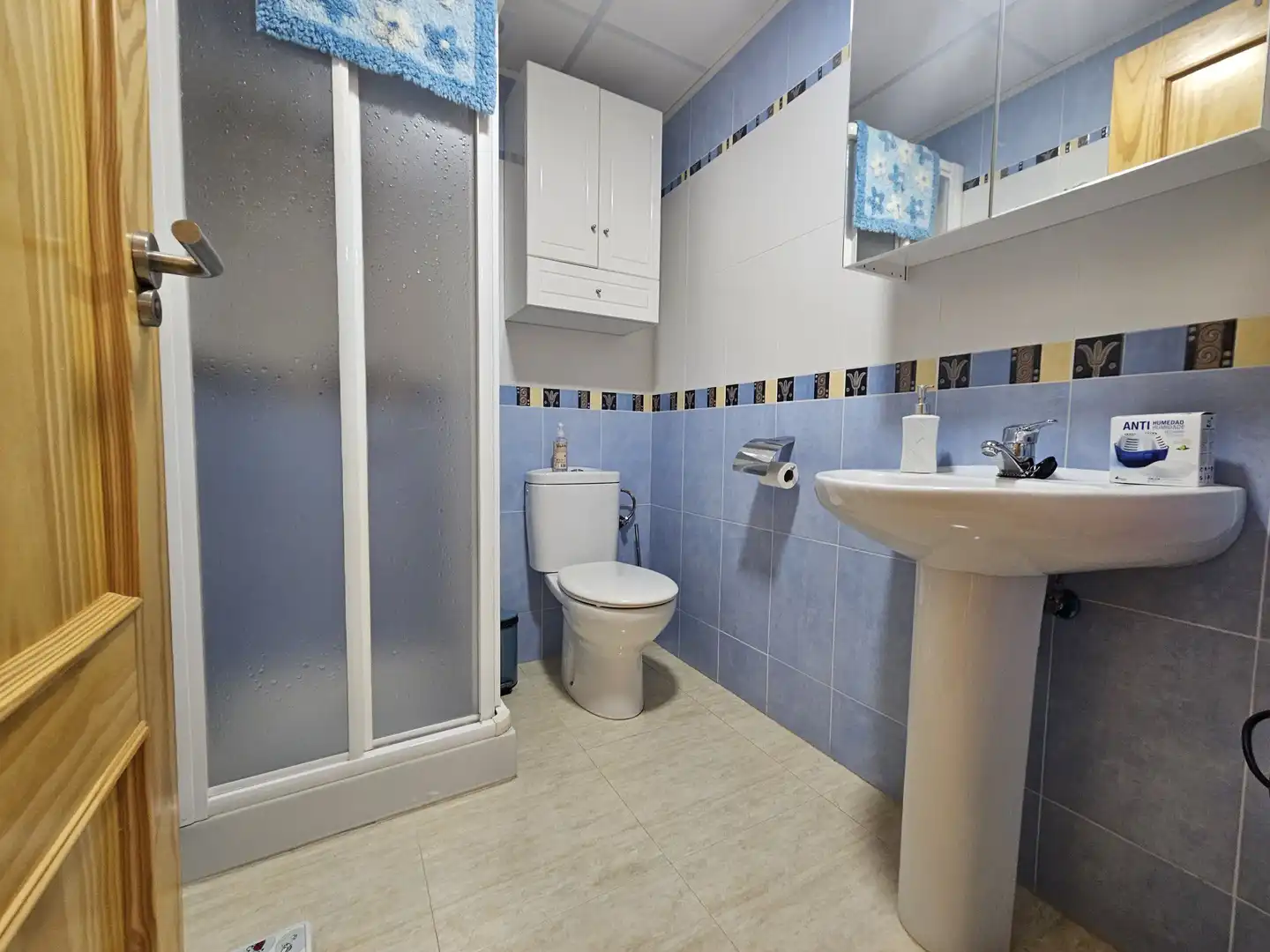 Bathroom of Apartments for rent in Águilas  with Air Conditioner and Balcony