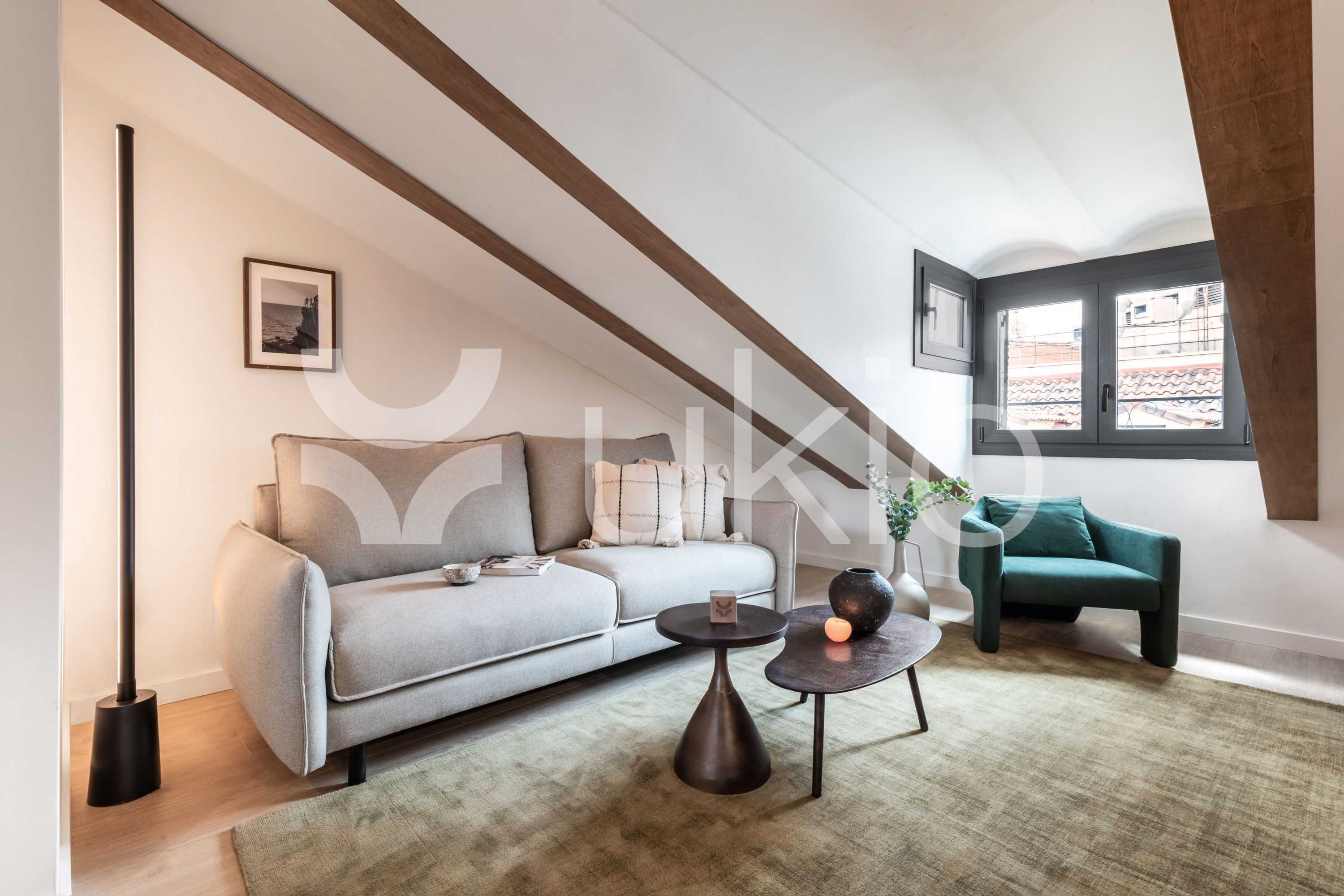 Sala d'estar de Apartament de lloguer en  Madrid Capital amb Aire condicionat, Calefacció i Moblat