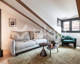 Sala d'estar de Apartament de lloguer en  Madrid Capital amb Aire condicionat, Calefacció i Moblat