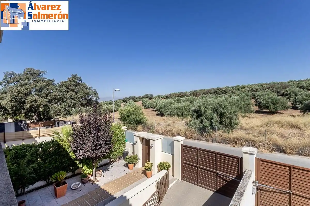 Jardín de Casa o chalet en venta en Albolote con Aire acondicionado, Calefacción y Jardín privado