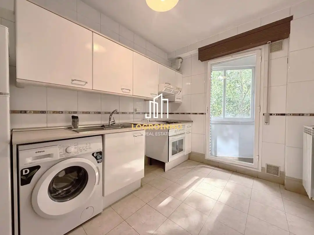 Kitchen of Flat for sale in  Logroño  with Heating, Storage room and Balcony