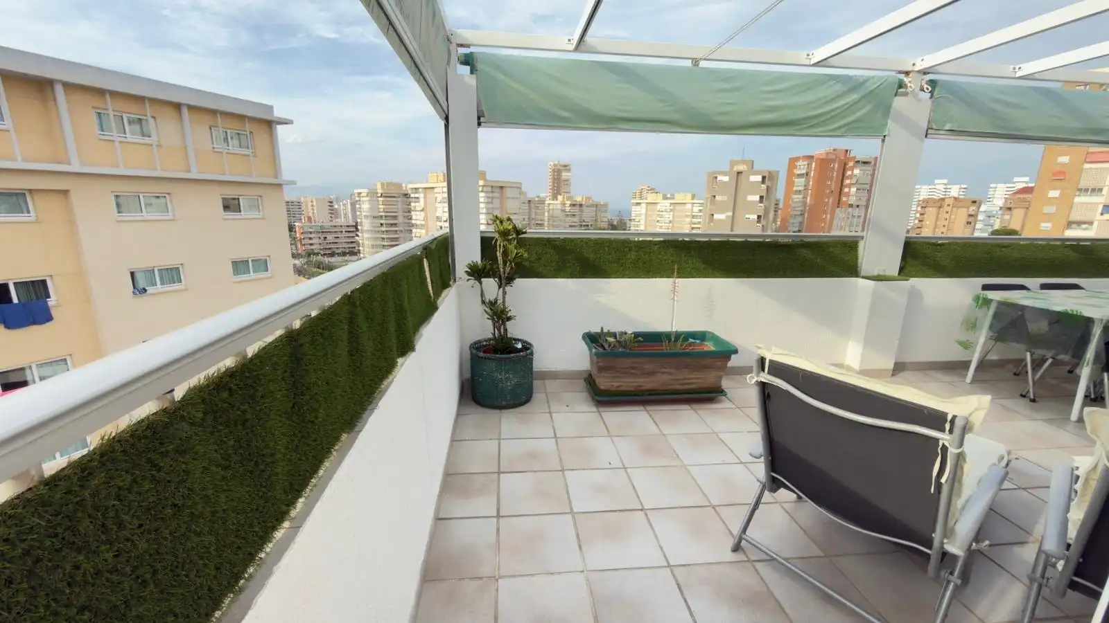 Terrasse von Wohnung zum Verkauf in Alicante / Alacant mit Klimaanlage, Heizung und Privatgarten