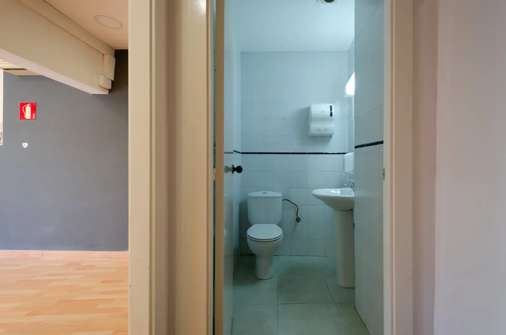 Bany de Local de lloguer en Barcelona amb Aire condicionat i Parquet
