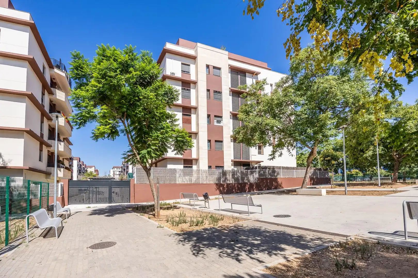 Vista exterior de Piso en venta en Mairena del Aljarafe con Aire acondicionado, Terraza y Trastero