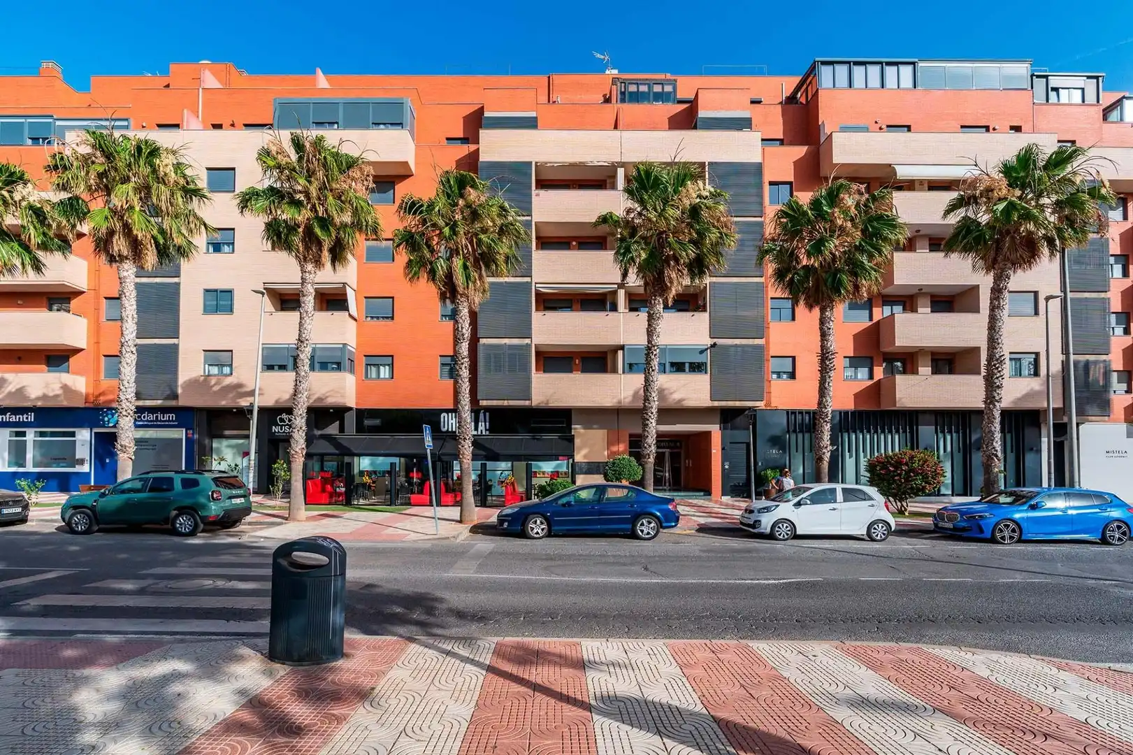Vista exterior de Pis en venda en Roquetas de Mar amb Aire condicionat, Calefacció i Terrassa