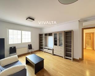 Living room of Flat to rent in  Madrid Capital  with Air Conditioner, Heating and Storage room