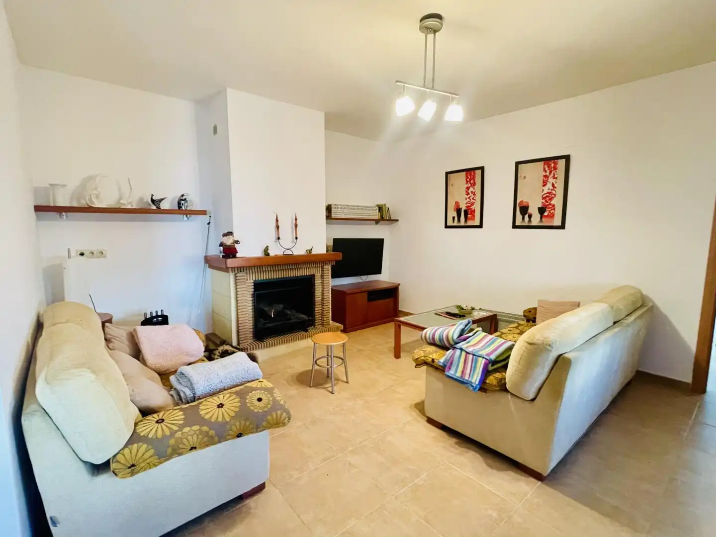 Sala de estar de Finca rústica en venta en Badolatosa con Jardín privado, Terraza y Piscina