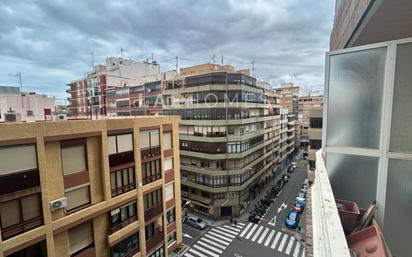 Vista exterior de Apartament en venda en Alicante / Alacant amb Calefacció, Terrassa i Balcó