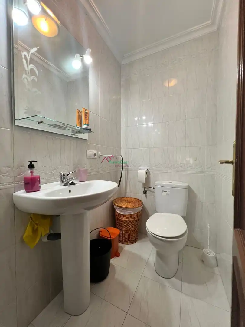 Bathroom of Ground floor for sale in Ubrique  with Air Conditioner and Balcony
