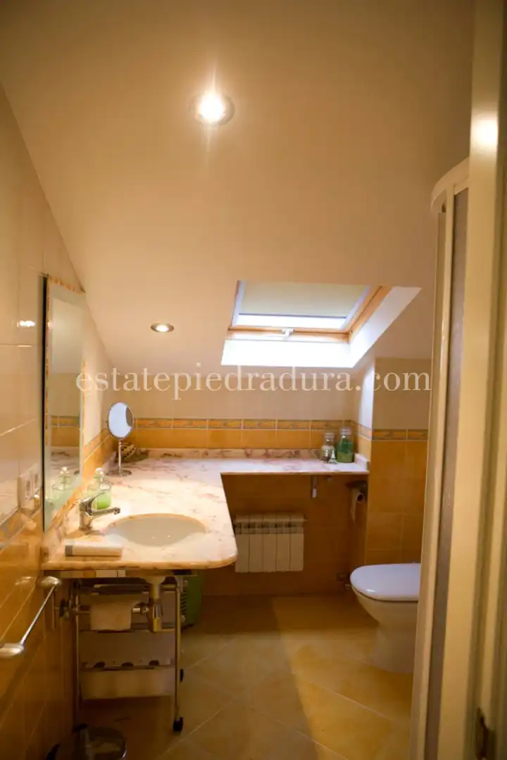 Baño de Casa o chalet en venta en Pontevedra Capital  con Calefacción, Jardín privado y Terraza