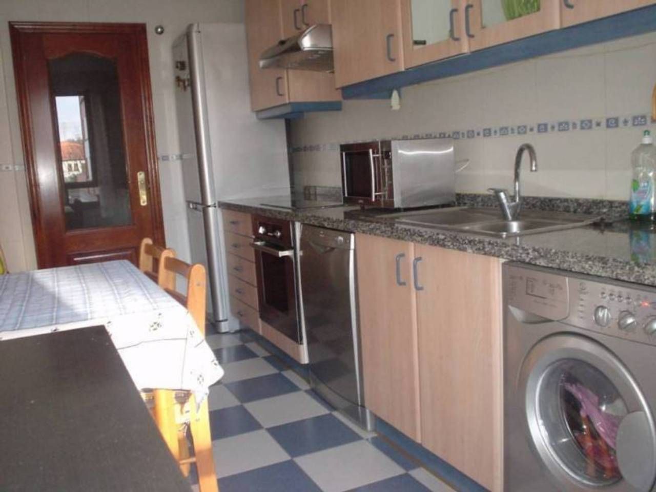 Cuina de Pis en venda en Oviedo  amb Calefacció, Parquet i Traster