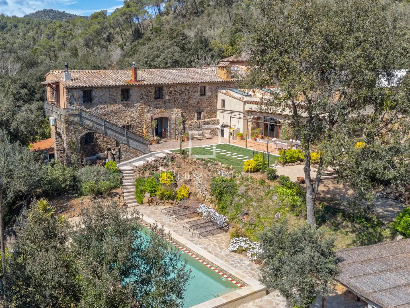 Casa rustica con piscina in vendita a Mont-ras