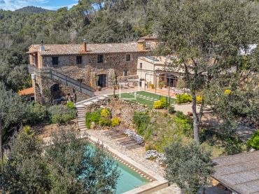 Casa rustica con piscina in vendita a Mont-ras