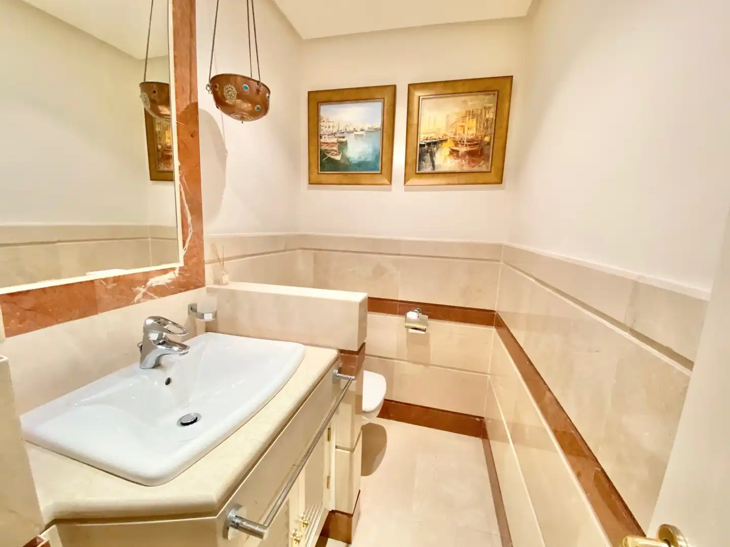Badezimmer von Wohnungen zur Miete in Marbella mit Klimaanlage, Terrasse und Schwimmbad
