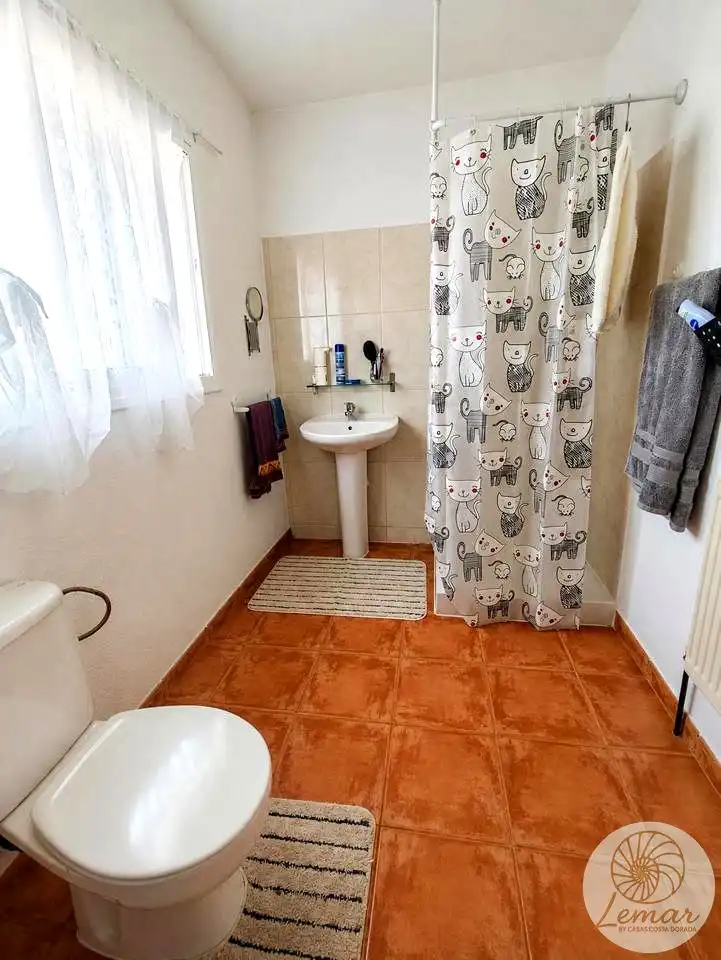 Badezimmer von Country house zum Verkauf in L'Ametlla de Mar  mit Klimaanlage, Heizung und Privatgarten