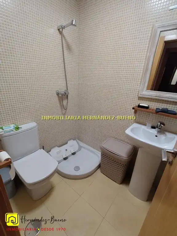 Baño de Piso en venta en Moriscos con Calefacción y Terraza