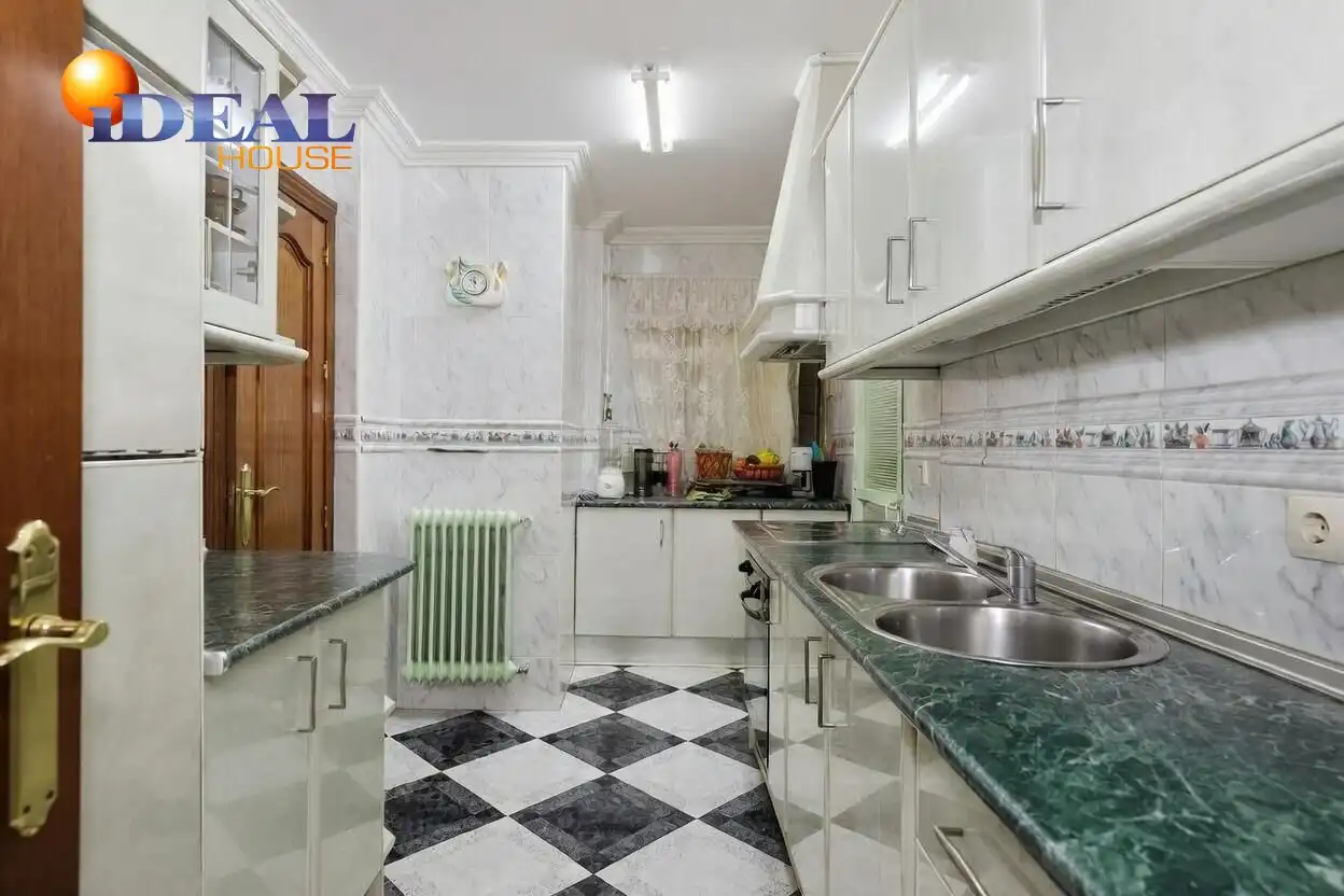 Kitchen of Flat for sale in Granada  with Air Conditioner and Terrace