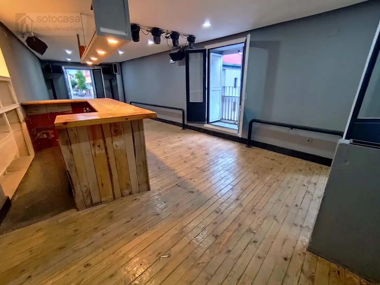 Commercial properties for sale in Tudela de Duero  with Air Conditioner