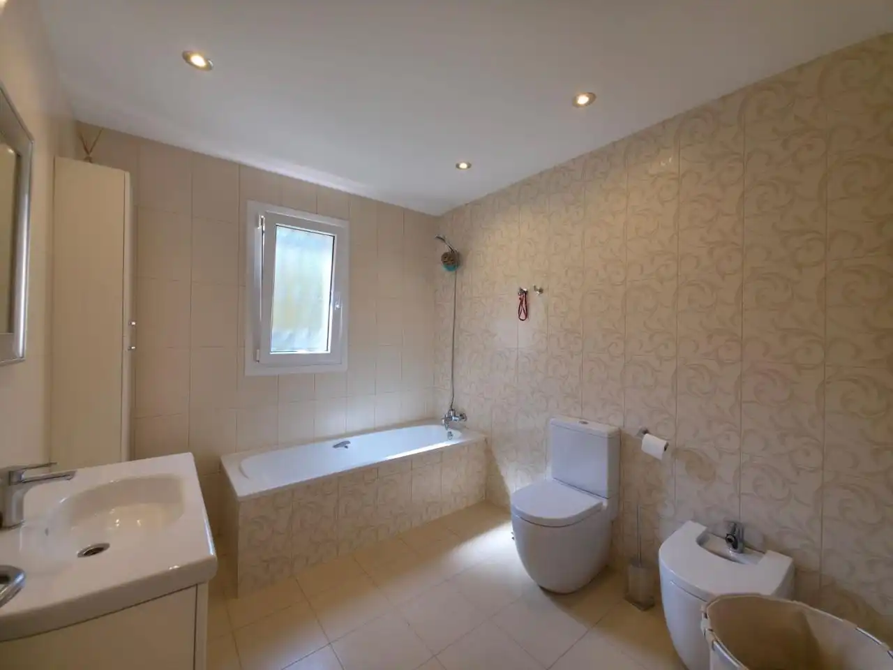 Bathroom of Houses for sale in El Campello  with Air Conditioner, Terrace and Swimming Pool
