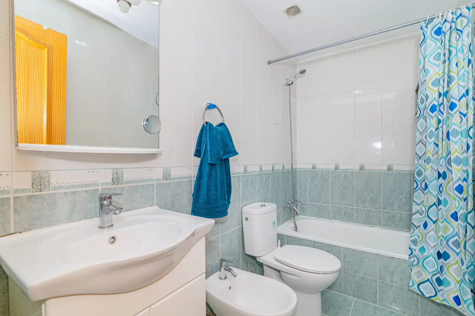 Badezimmer von Wohnung zum Verkauf in Las Gabias mit Abstellraum, Möbliert und Waschmaschine