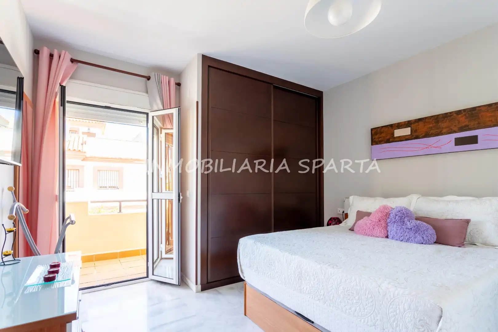 Habitación de Casa adosada en venta en Villanueva del Ariscal con Aire acondicionado, Calefacción y Jardín privado
