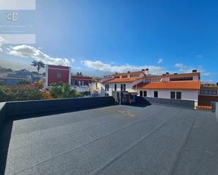 Vista exterior de Casa o xalet en venda en Puerto de la Cruz amb Aire condicionat, Terrassa i Piscina