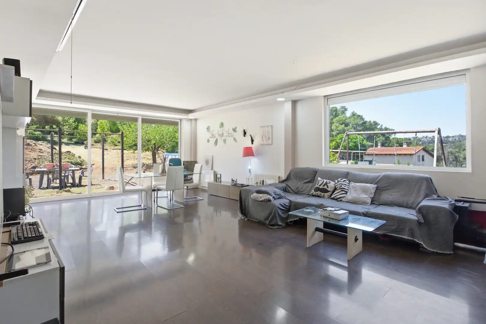 Sala de estar de Casa o chalet en venta en Vallirana con Aire acondicionado, Calefacción y Jardín privado